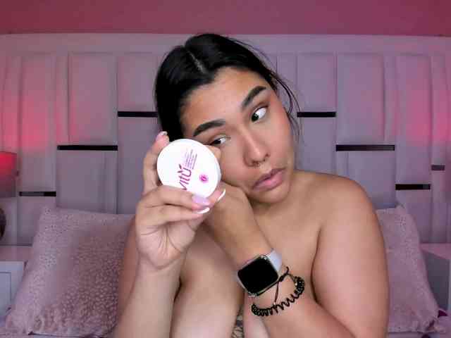 AlannaWest webcam