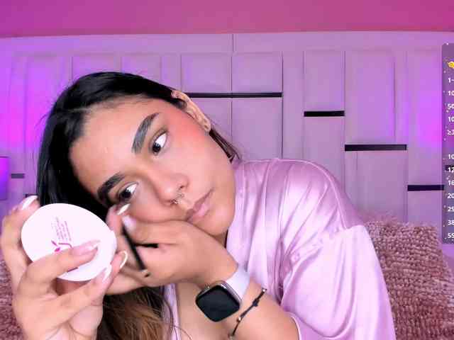 AlannaWest webcam