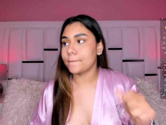 AlannaWest webcam