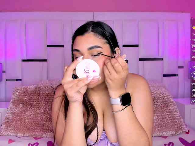 AlannaWest webcam