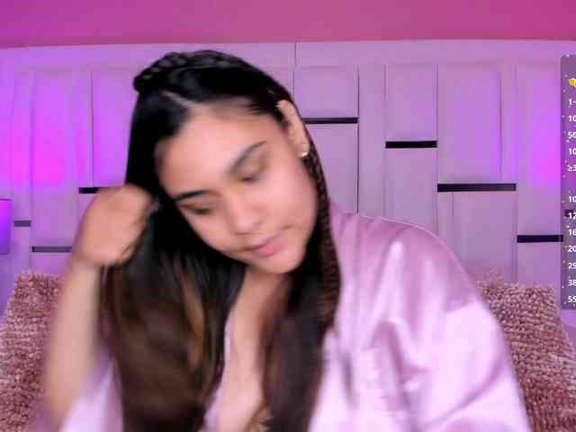 AlannaWest webcam