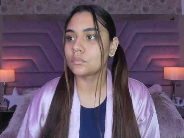 AlannaWest webcam