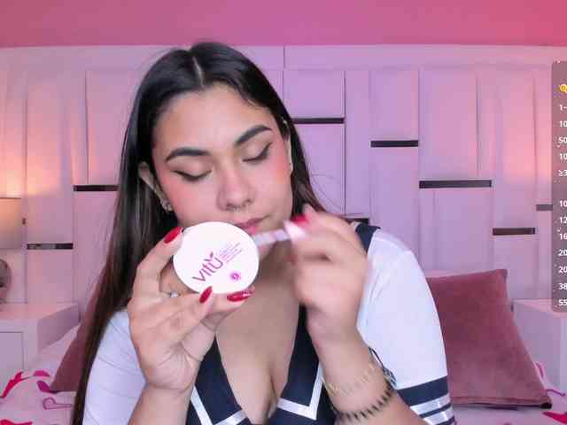 AlannaWest webcam