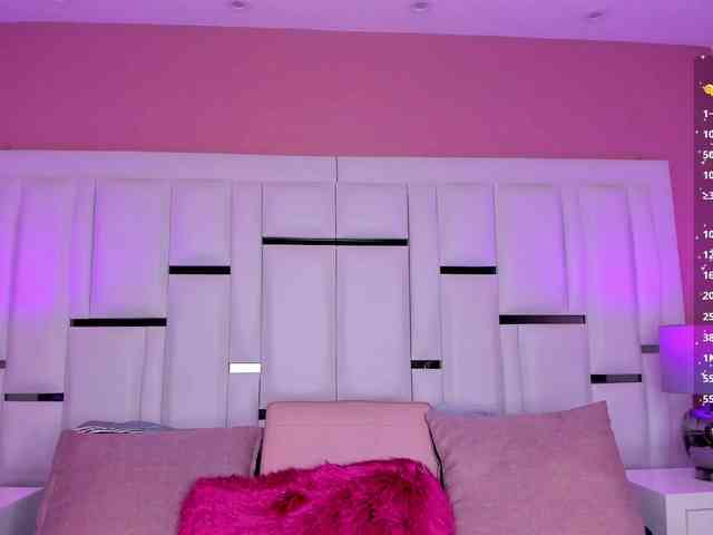 AlannaWest webcam
