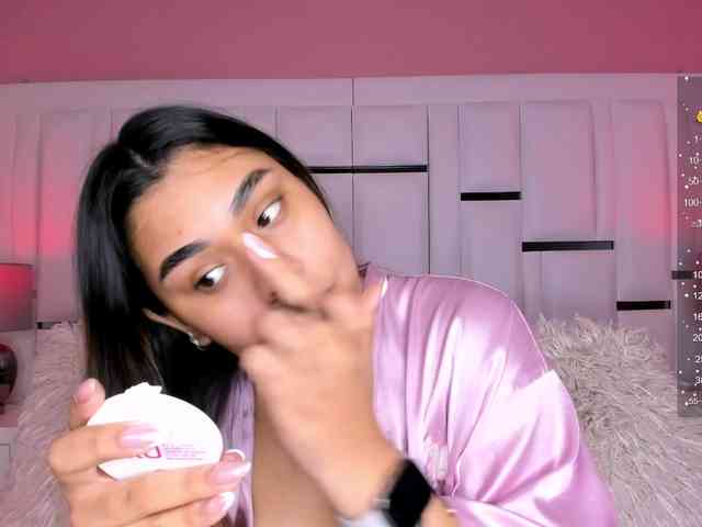 AlannaWest webcam