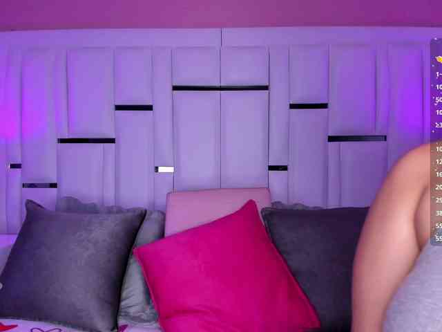 AlannaWest webcam