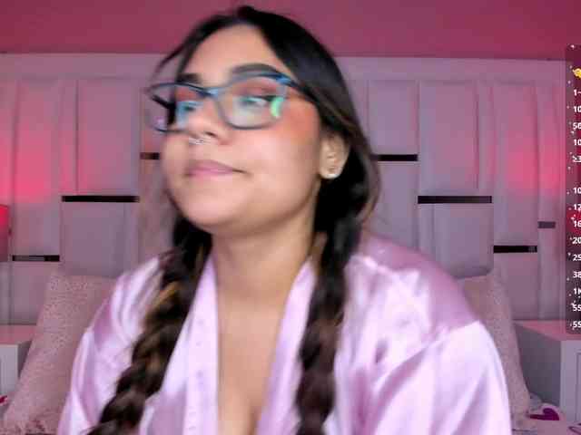 AlannaWest webcam