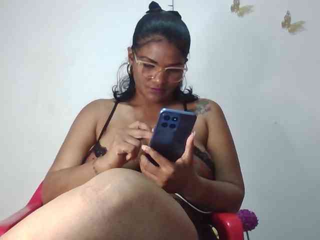 ALEJANDRA07 webcam