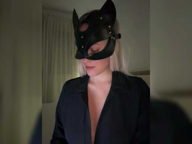 MissDafna's BongaCams show and profile