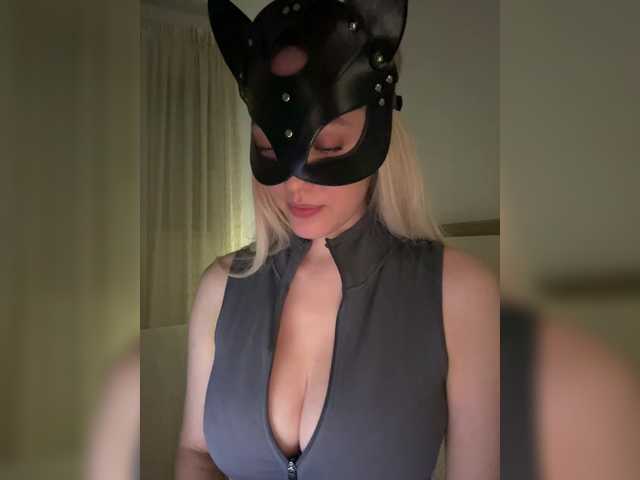 MissDafna's BongaCams show and profile