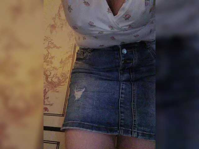 Lizzy2002's BongaCams show and profile