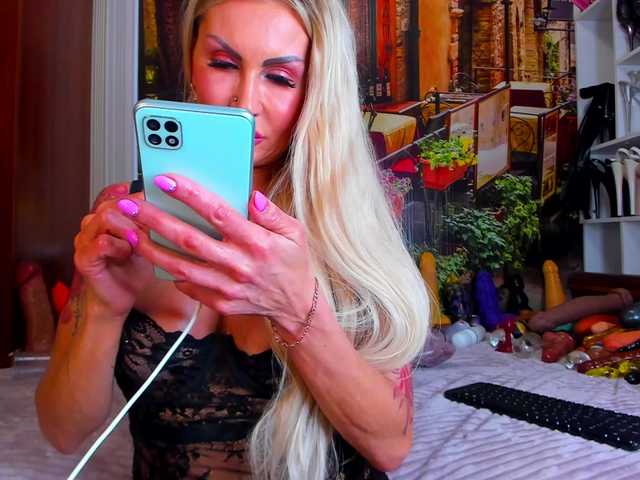 NikkaHotX's BongaCams show and profile