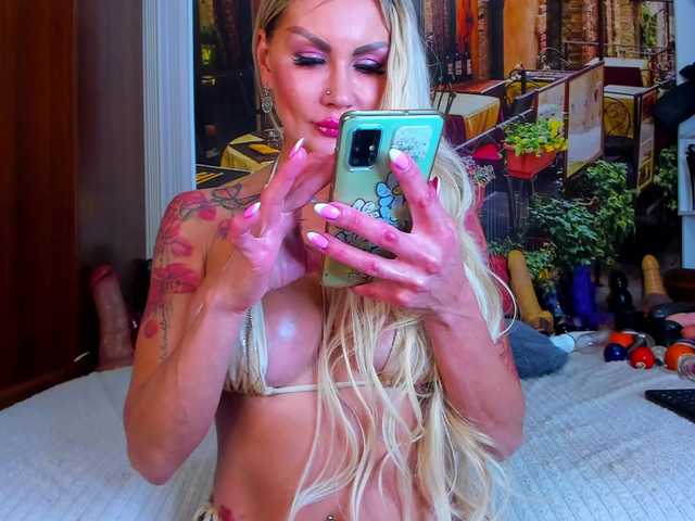 NikkaHotX's BongaCams show and profile