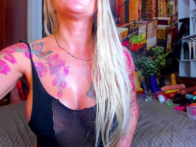 NikkaHotX's BongaCams show and profile