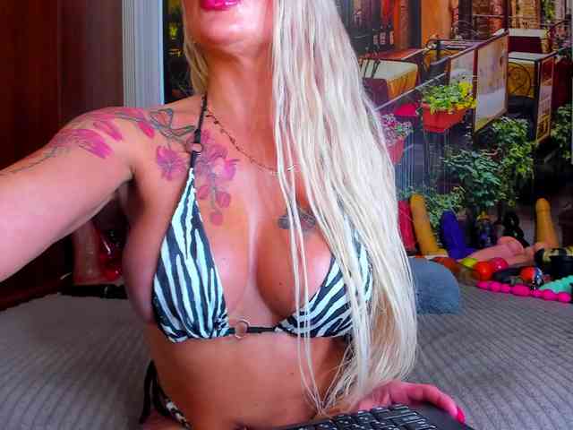 NikkaHotX Live Webcam on BongaCams