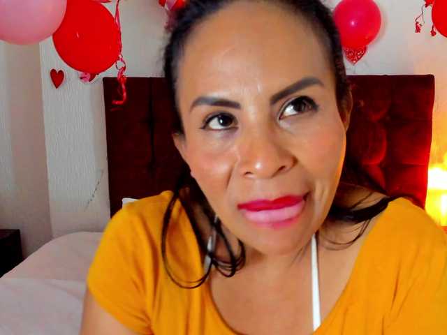 MilfSharoon's BongaCams show and profile