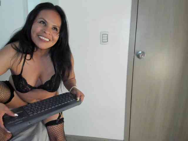 MilfSharoon webcam