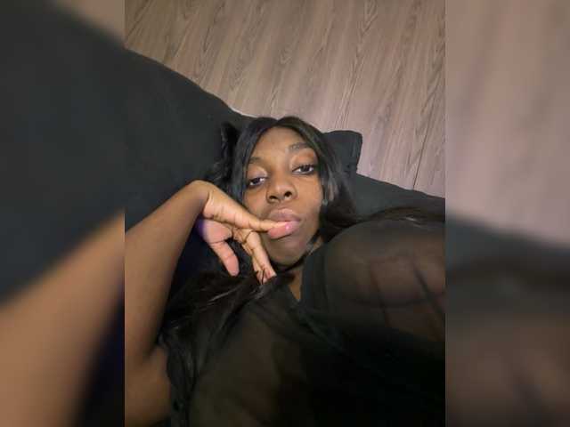 Anaisbeily's BongaCams show and profile