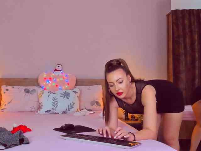 AllesyaMonroe webcam