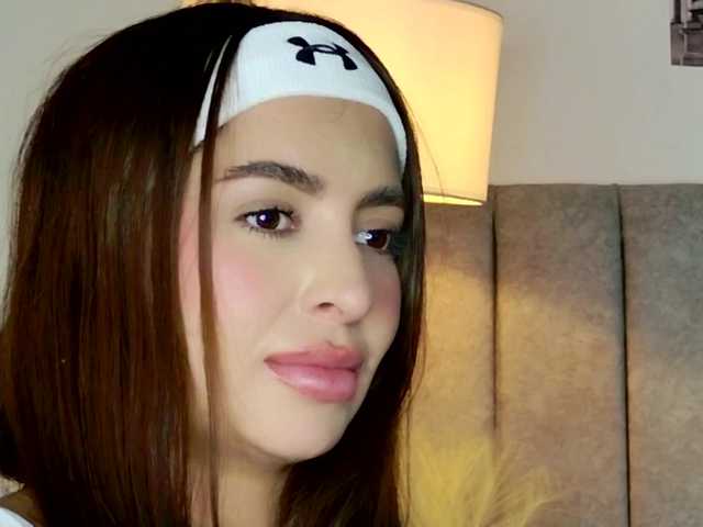 Caralella's BongaCams show and profile