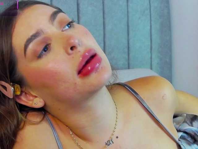 Caralella's BongaCams show and profile