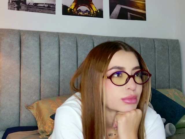 Caralella's BongaCams show and profile