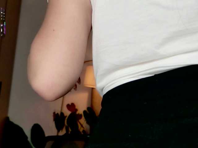 Caralella's BongaCams show and profile