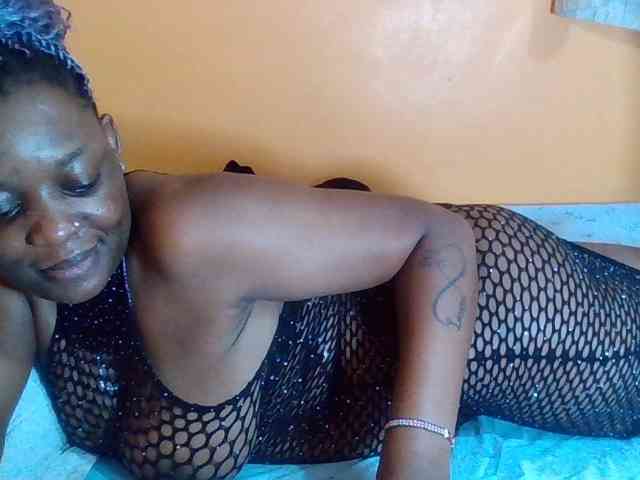 Prettyblackgal webcam