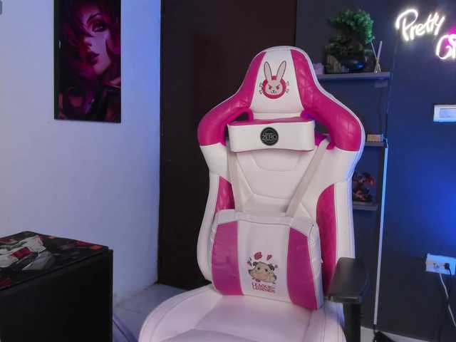 StelleKnox's BongaCams show and profile