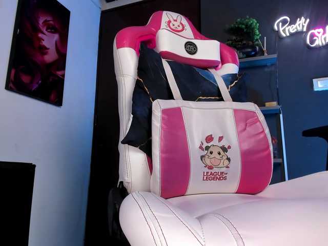 StelleKnox's BongaCams show and profile