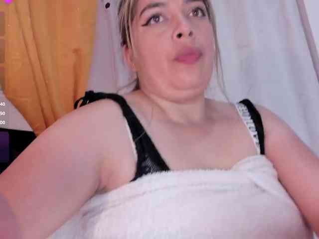 EmiraFalak22 webcam