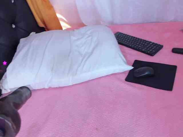 EmiraFalak22 webcam