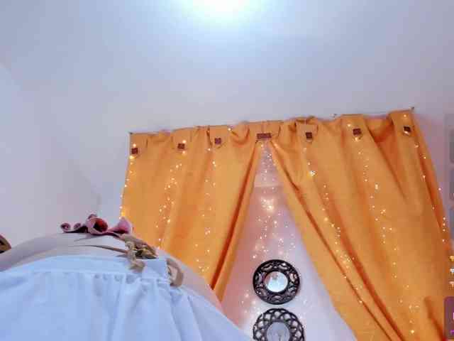 EmiraFalak22 webcam
