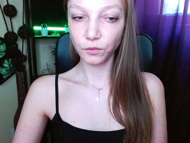 EmillyExtasy's BongaCams show and profile