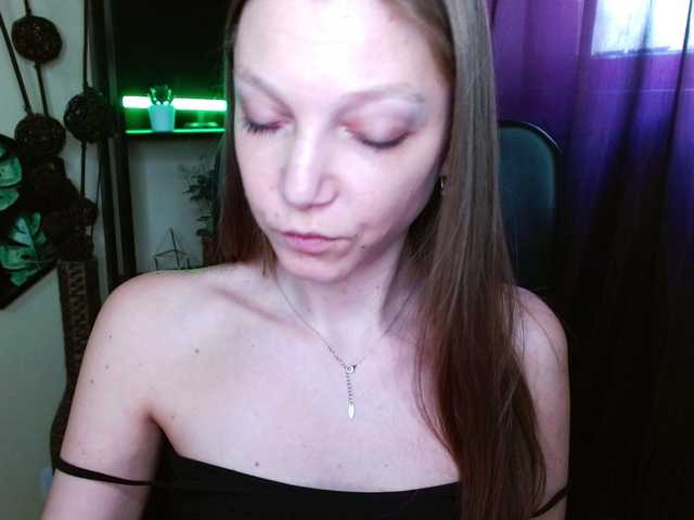 EmillyExtasy's BongaCams show and profile