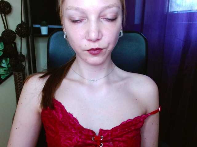 EmillyExtasy's BongaCams show and profile