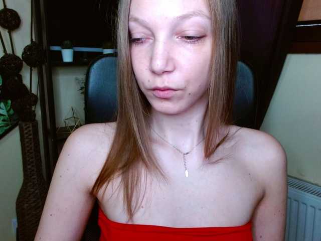 EmillyExtasy's BongaCams show and profile
