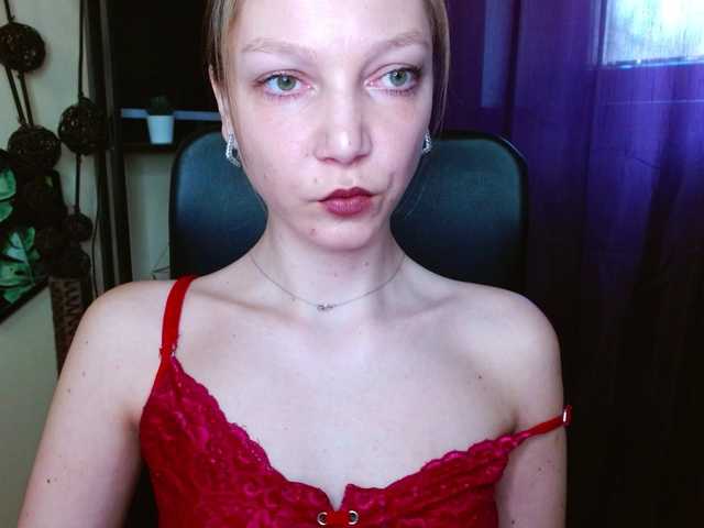 EmillyExtasy's BongaCams show and profile