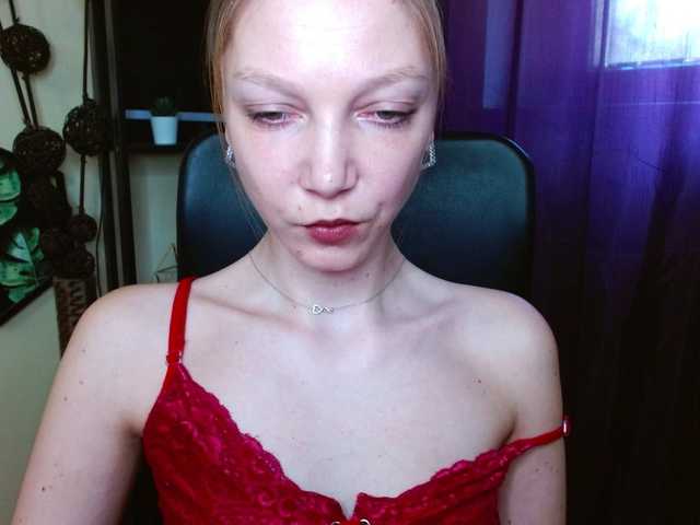 EmillyExtasy's BongaCams show and profile