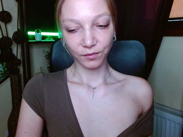 EmillyExtasy's BongaCams show and profile