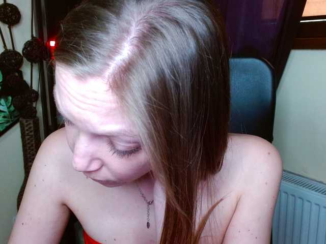 EmillyExtasy's BongaCams show and profile