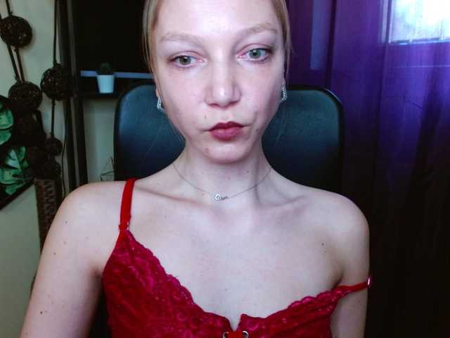 EmillyExtasy's BongaCams show and profile