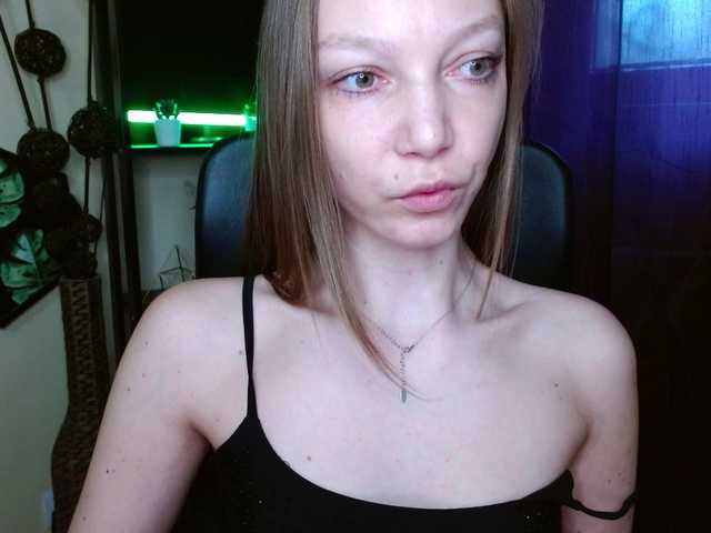 EmillyExtasy's BongaCams show and profile