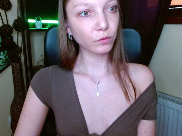 EmillyExtasy's BongaCams show and profile
