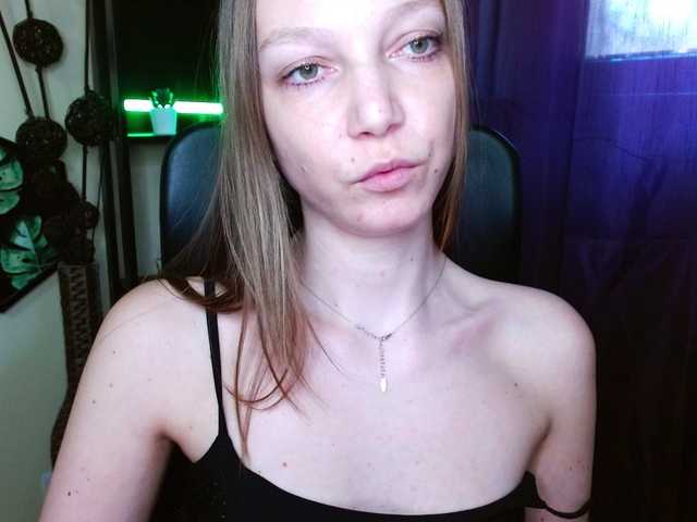 EmillyExtasy's BongaCams show and profile
