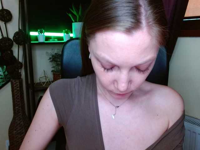 EmillyExtasy's BongaCams show and profile