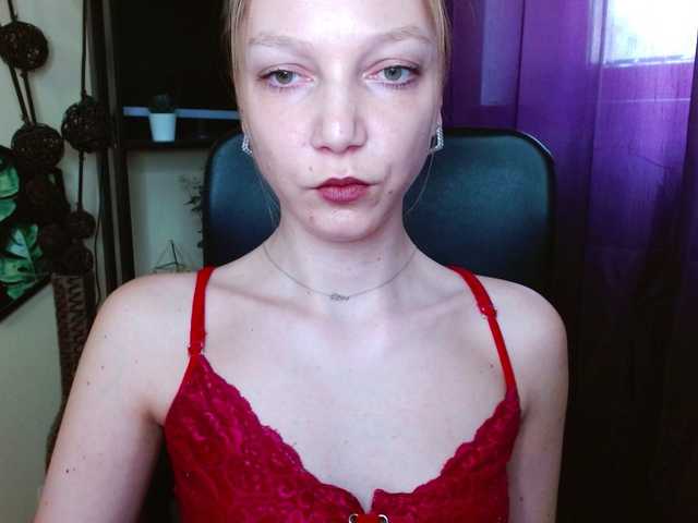 EmillyExtasy's BongaCams show and profile