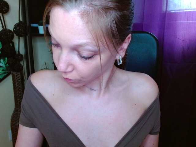 EmillyExtasy's BongaCams show and profile