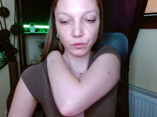 EmillyExtasy's BongaCams show and profile