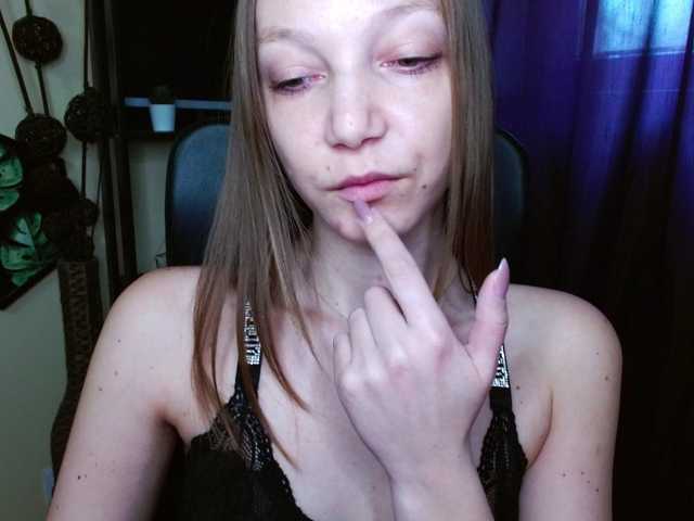 EmillyExtasy's BongaCams show and profile